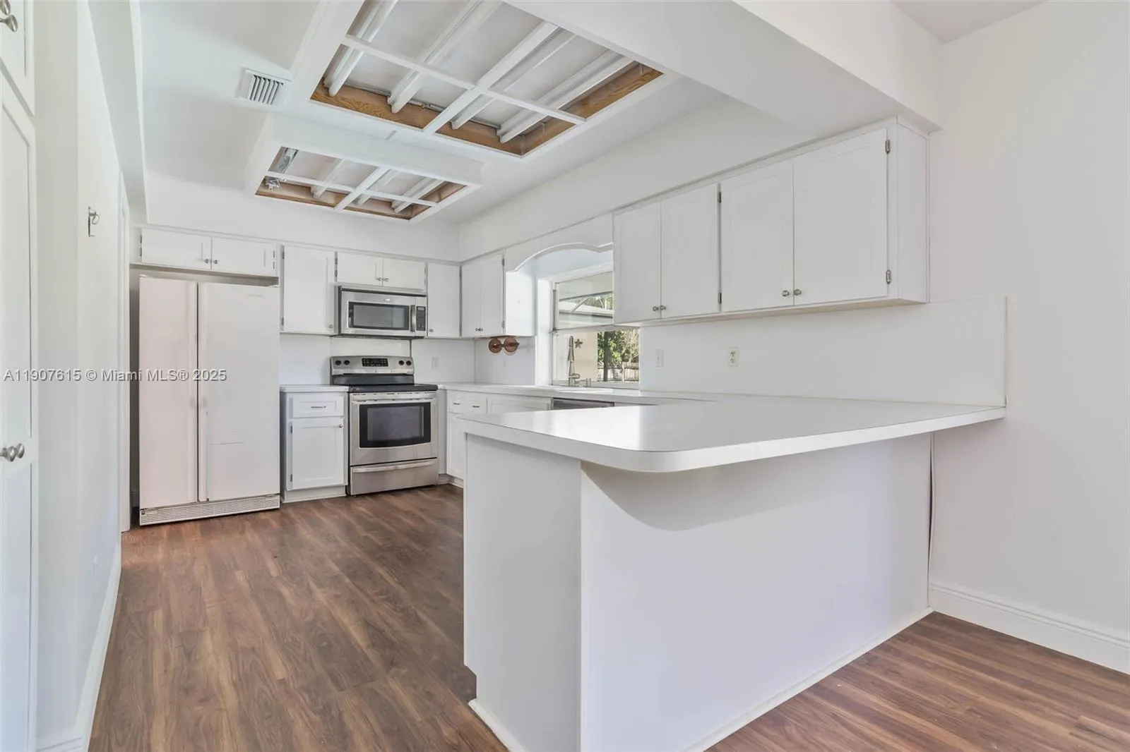 Palmetto Bay, Florida 33158, United States, 3 Bedrooms Bedrooms, ,2 BathroomsBathrooms,Residential,Active,244422