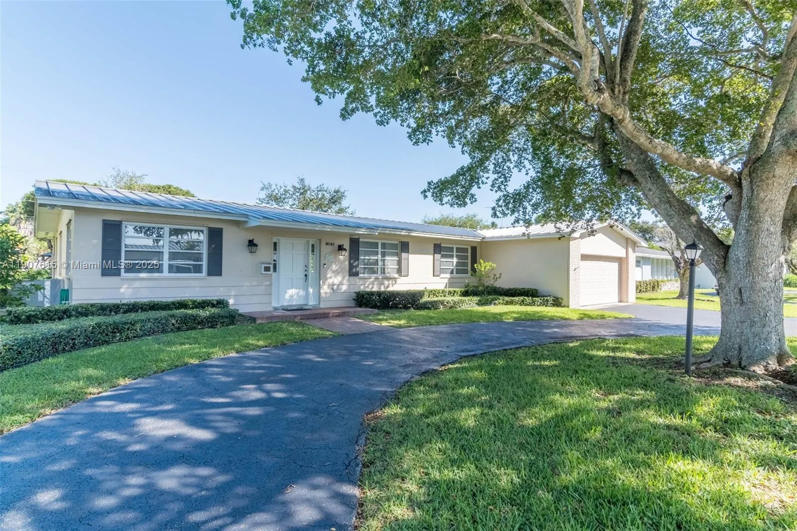 Palmetto Bay, Florida 33158, United States, 3 Bedrooms Bedrooms, ,2 BathroomsBathrooms,Residential,Active,244422
