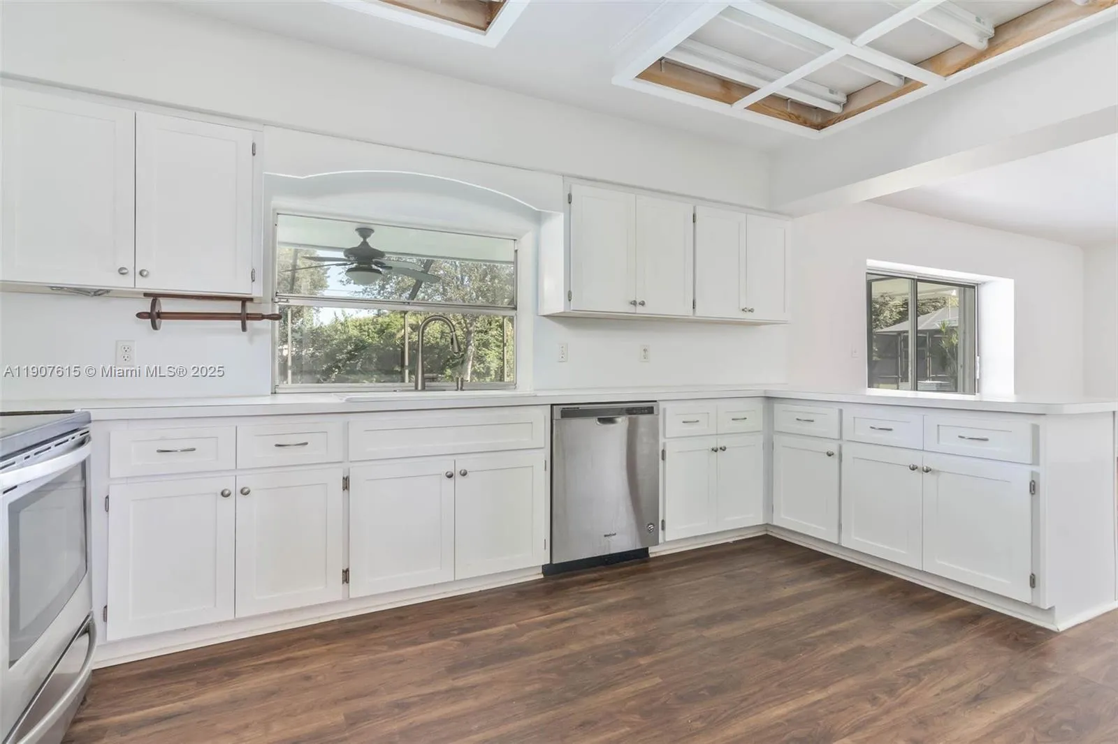 Palmetto Bay, Florida 33158, United States, 3 Bedrooms Bedrooms, ,2 BathroomsBathrooms,Residential,Active,244422