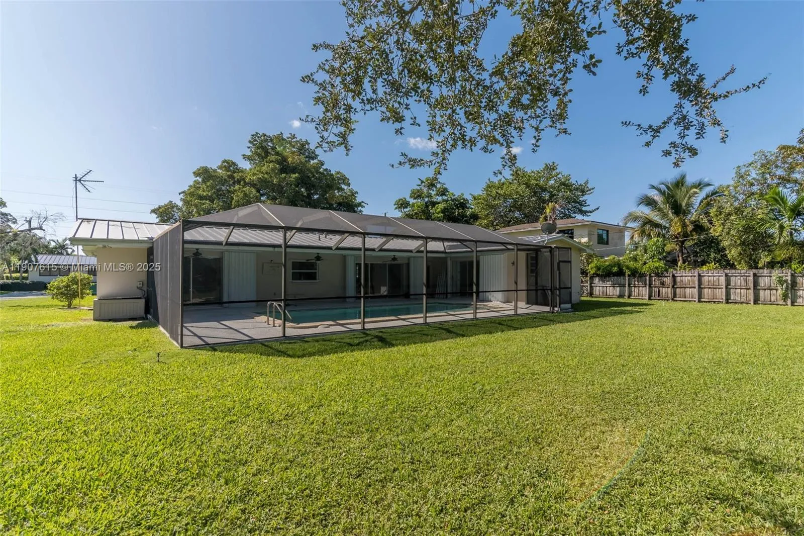 Palmetto Bay, Florida 33158, United States, 3 Bedrooms Bedrooms, ,2 BathroomsBathrooms,Residential,Active,244422