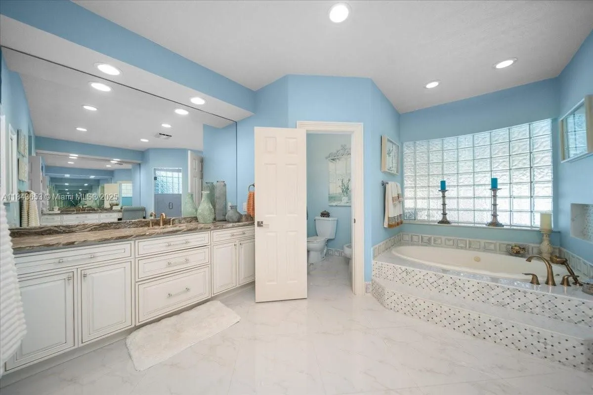 Weston, Florida, 33327, United States, 4 Bedrooms Bedrooms, ,5 BathroomsBathrooms,Residential,Active,1898059