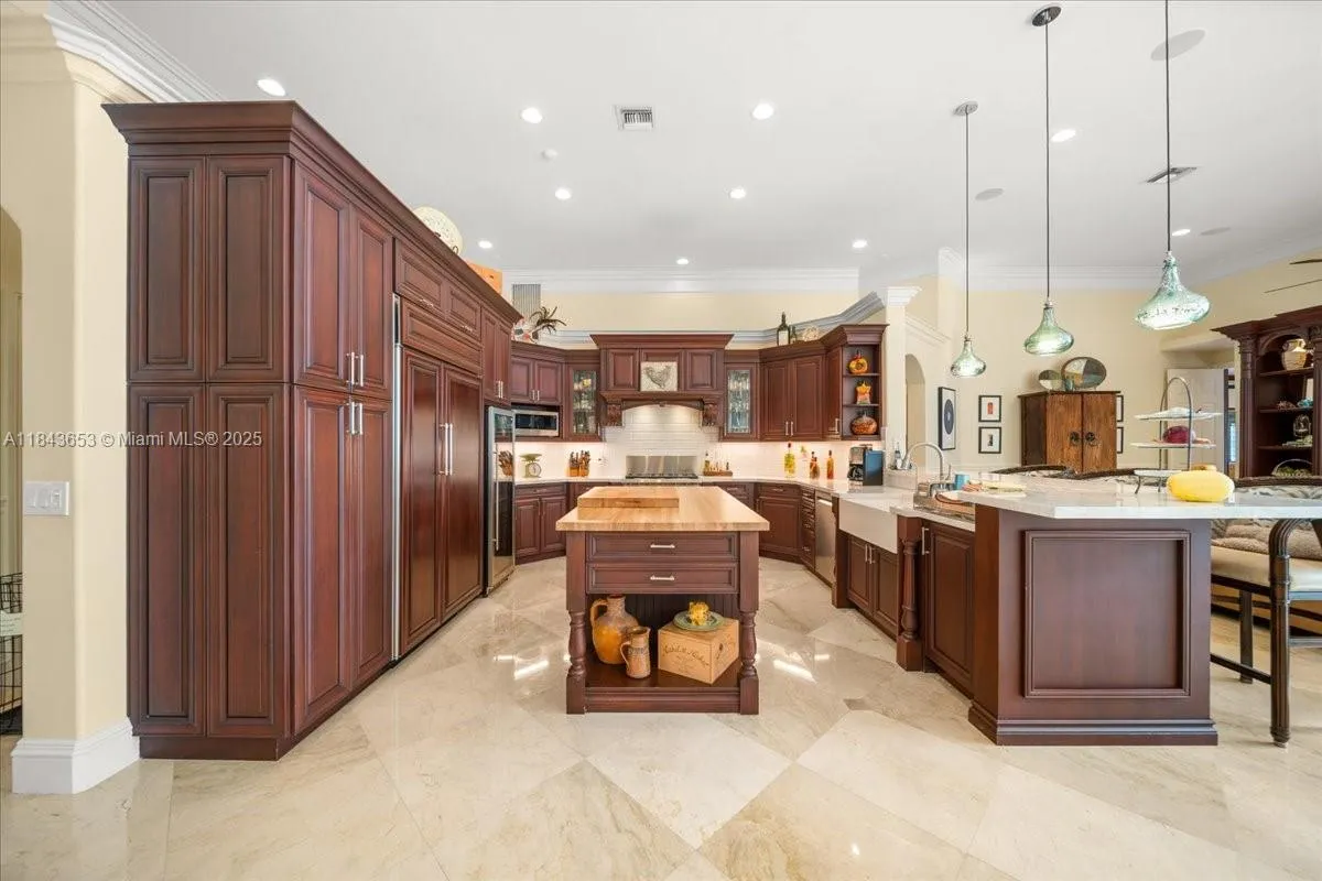 Weston, Florida, 33327, United States, 4 Bedrooms Bedrooms, ,5 BathroomsBathrooms,Residential,Active,1898059