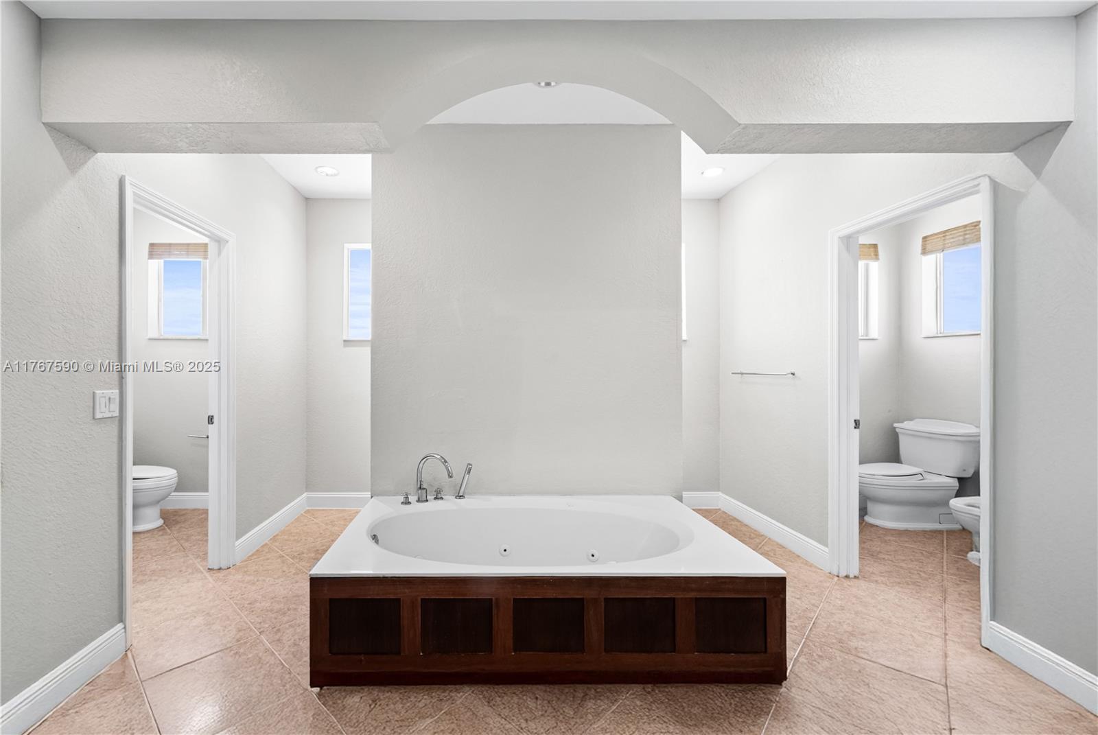A B AT TAMIAMI TRAIL PHAS - Residential