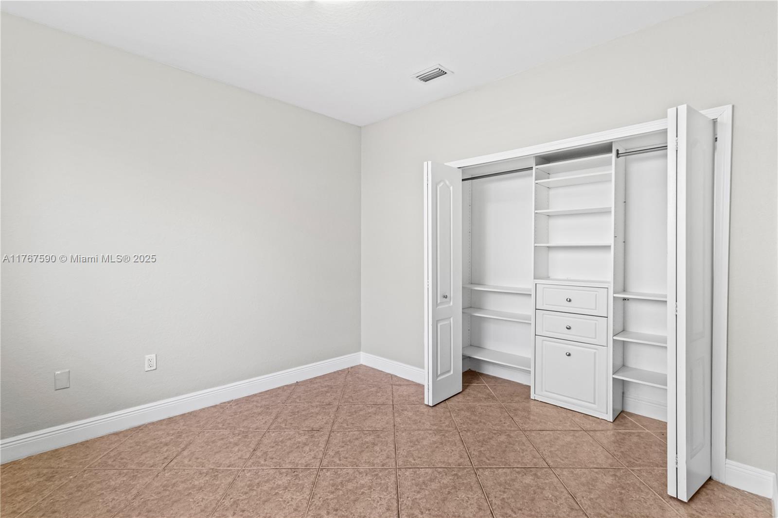 A B AT TAMIAMI TRAIL PHAS - Residential