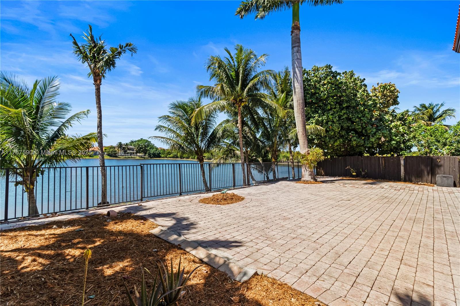 A B AT TAMIAMI TRAIL PHAS - Residential