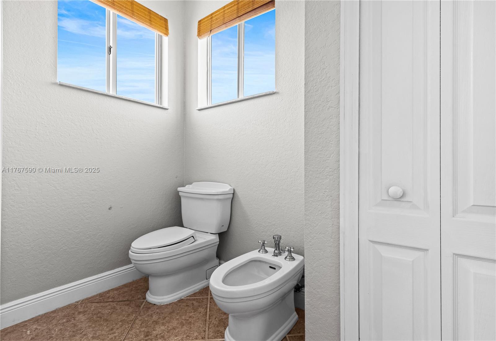 A B AT TAMIAMI TRAIL PHAS - Residential