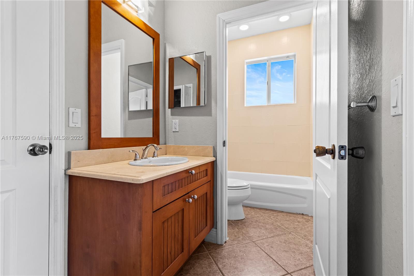A B AT TAMIAMI TRAIL PHAS - Residential