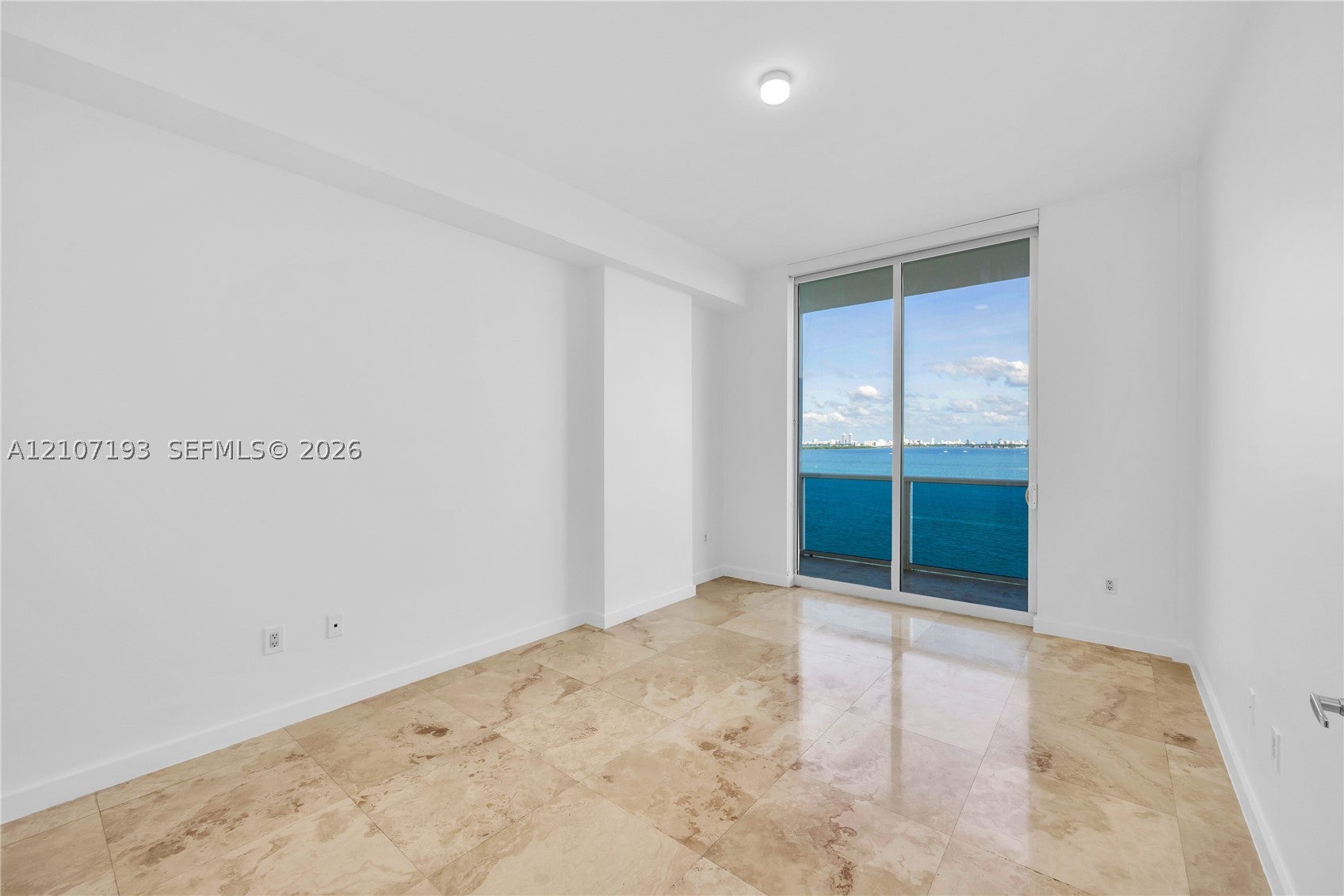 725 NE 22nd St 12C