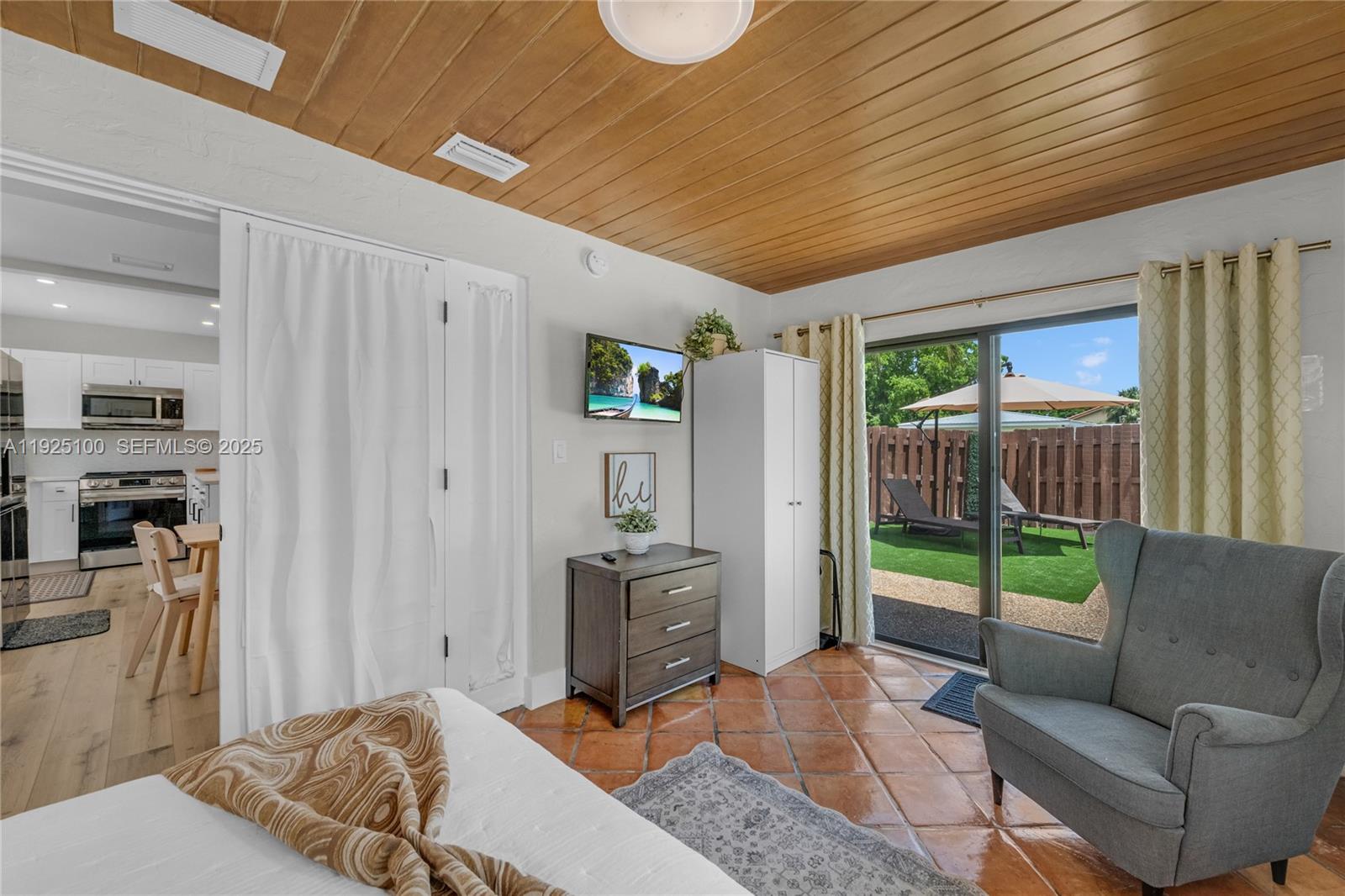 PINE CREST AMENDED PLAT - Residential Lease