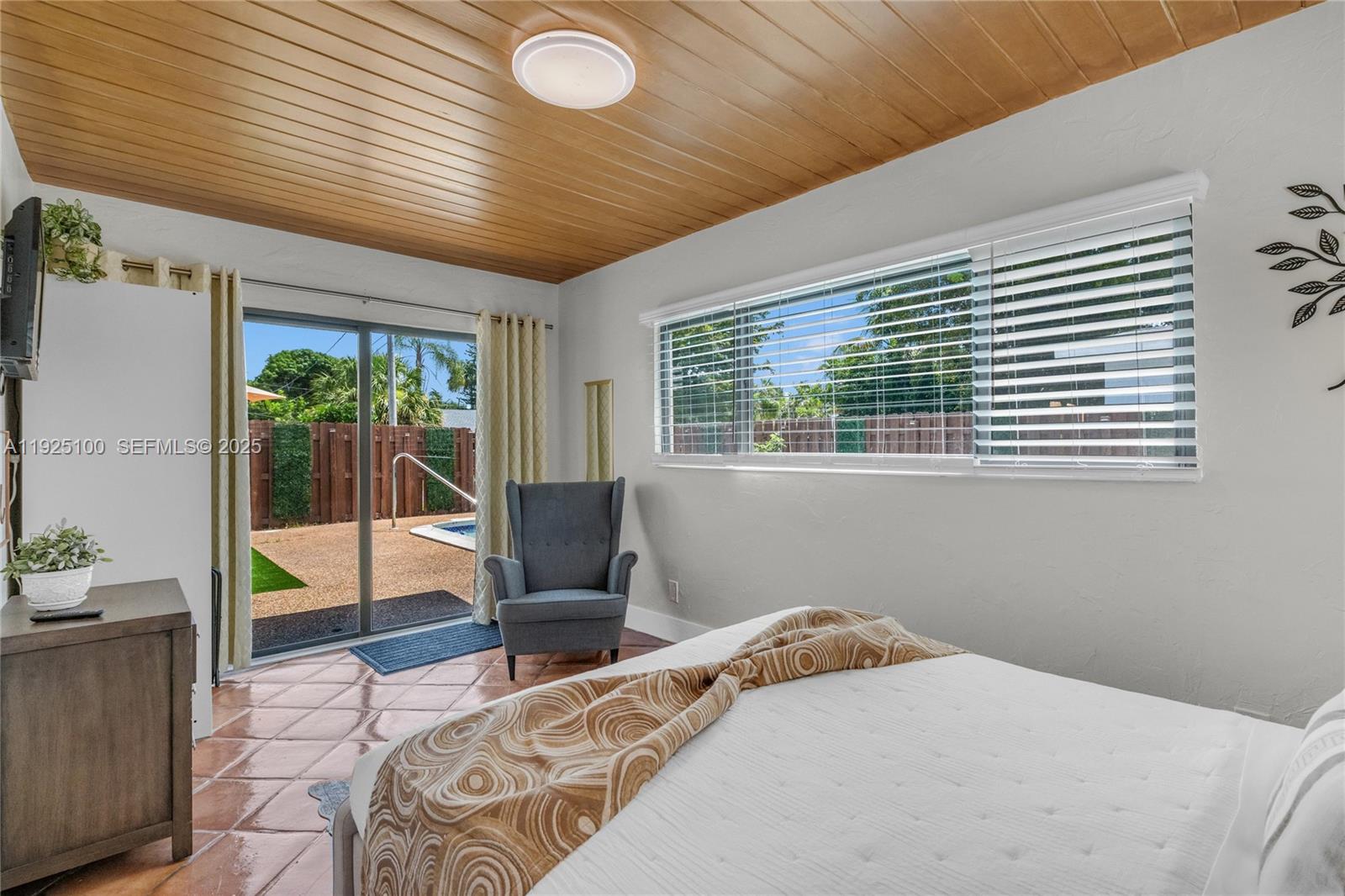 PINE CREST AMENDED PLAT - Residential Lease