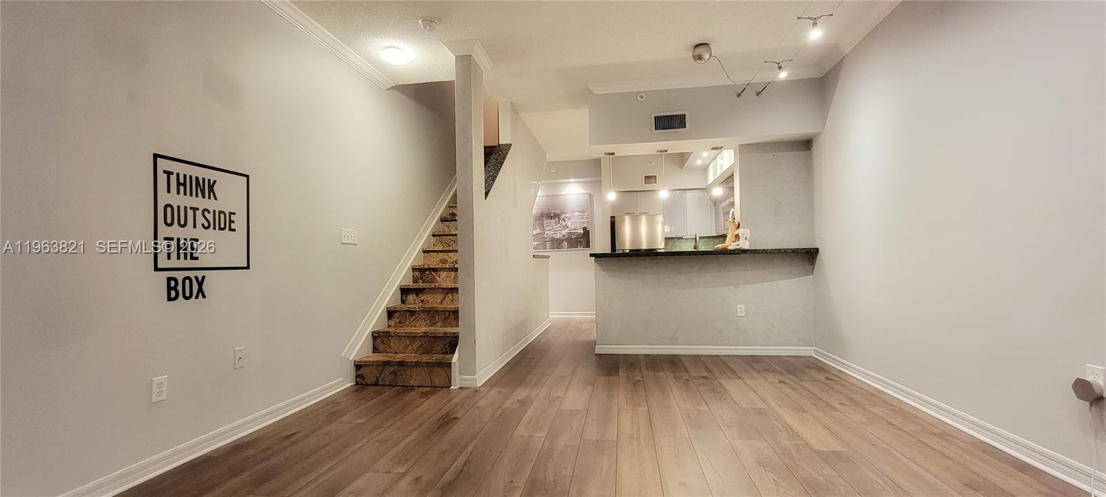 2891 NE 185th St 1002