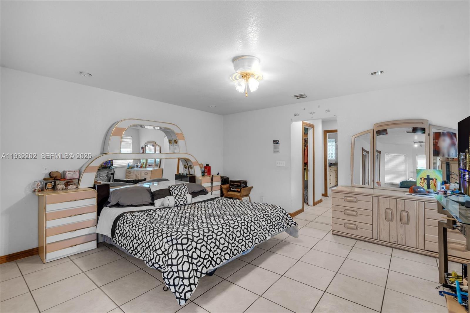 HYDE PARK FIRST SEC - Residential