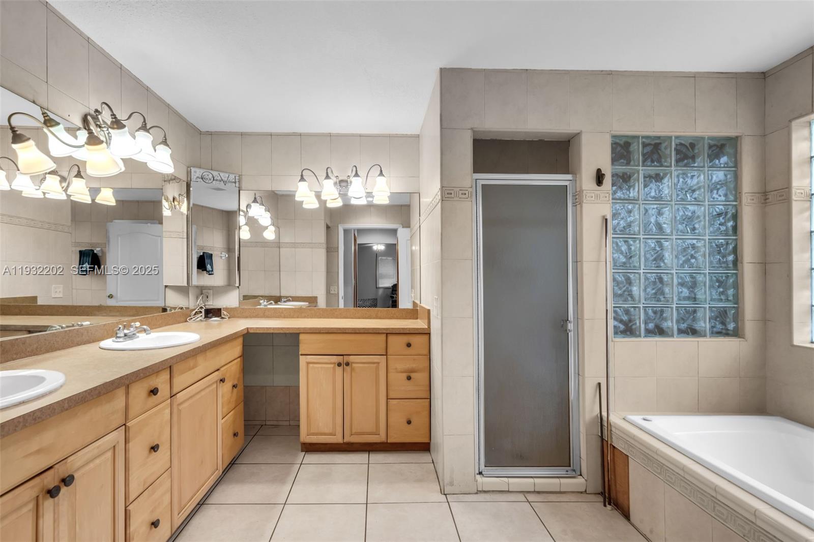 HYDE PARK FIRST SEC - Residential