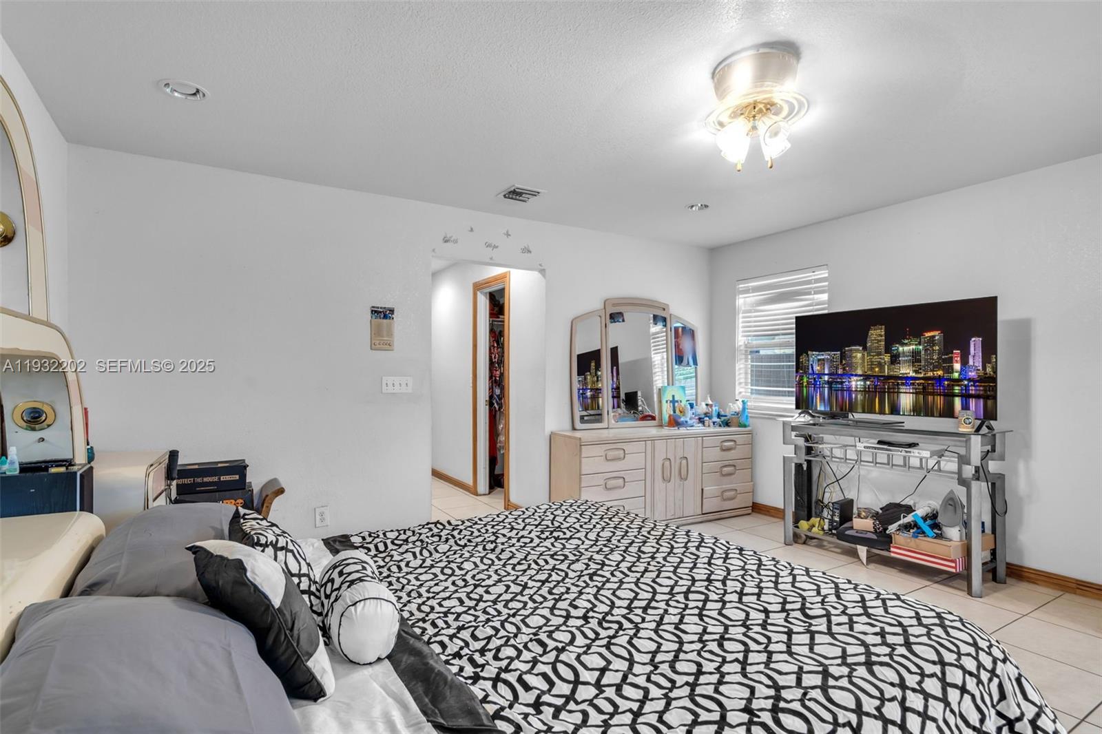 HYDE PARK FIRST SEC - Residential