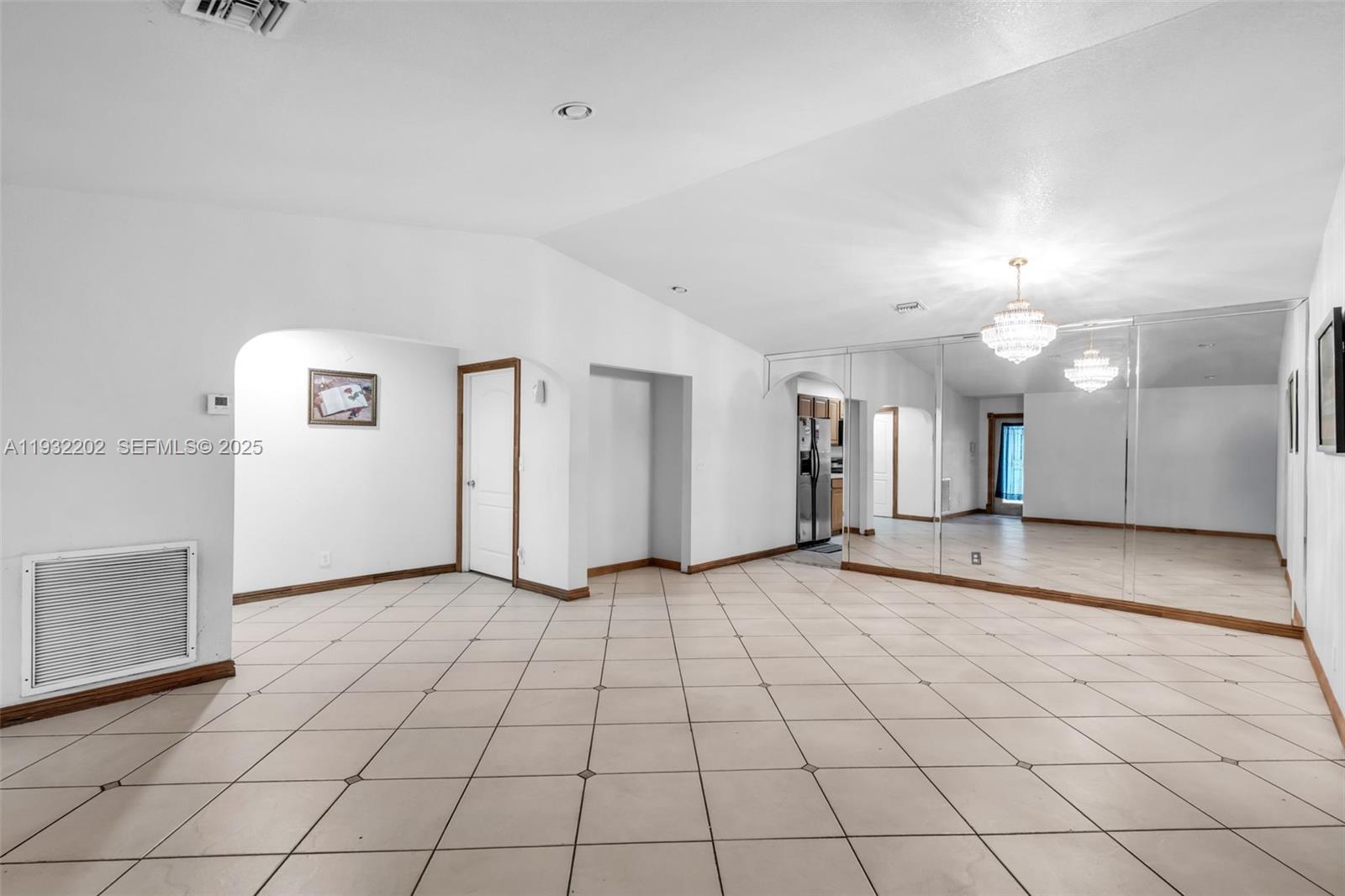 HYDE PARK FIRST SEC - Residential