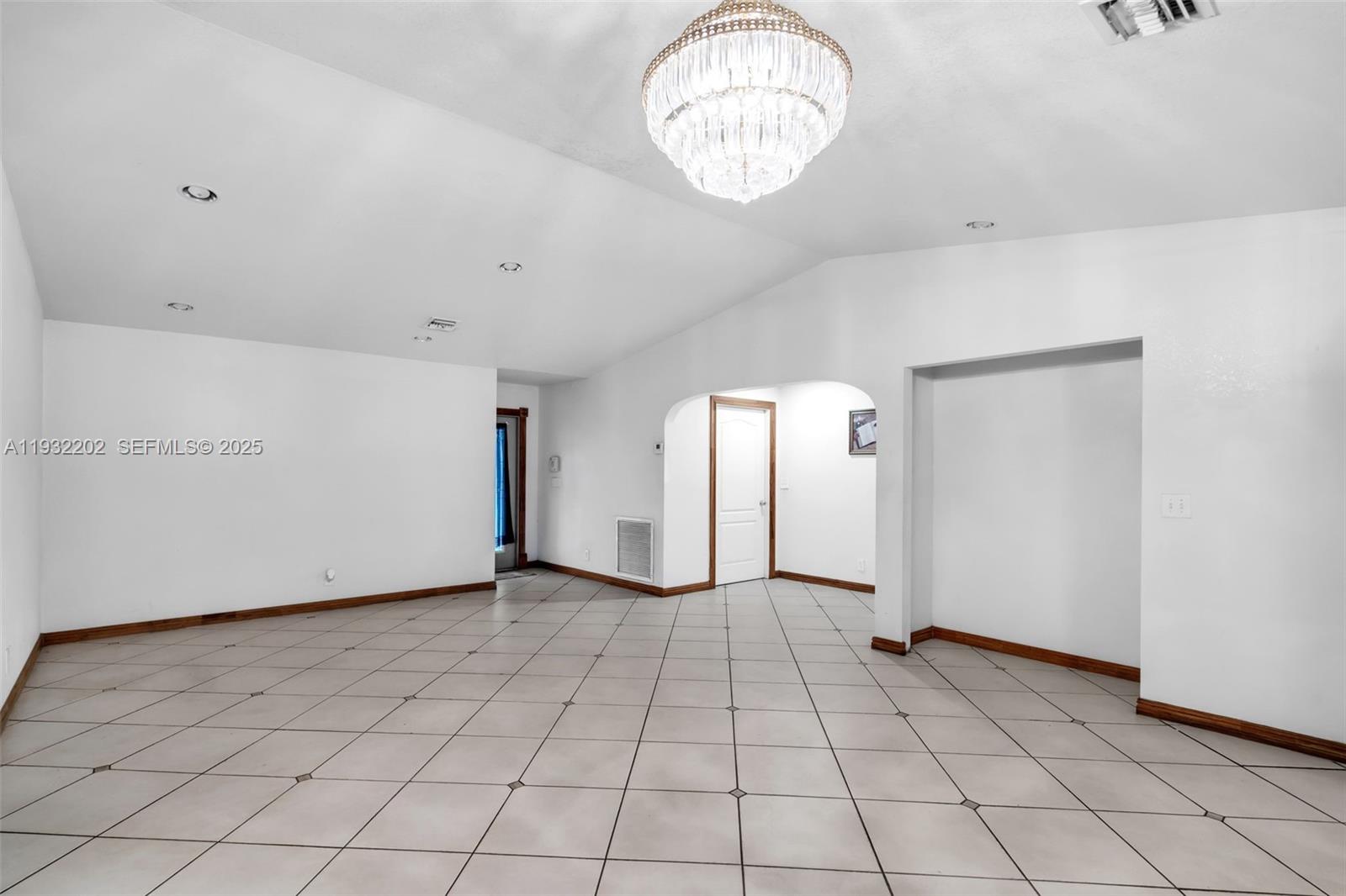 HYDE PARK FIRST SEC - Residential