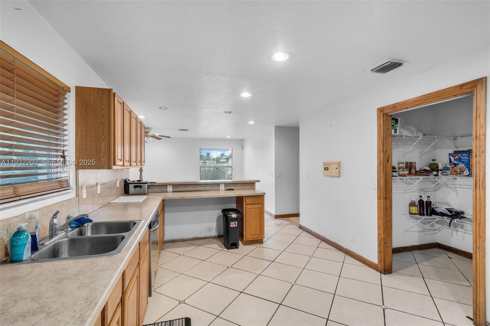 HYDE PARK FIRST SEC - Residential