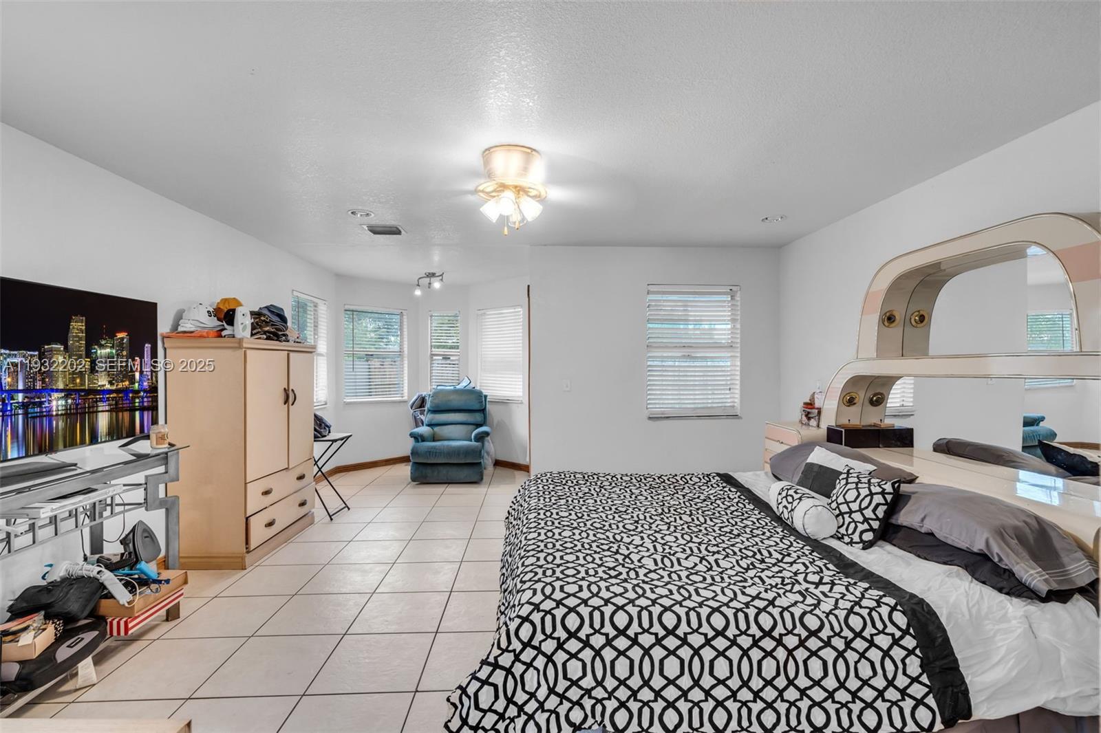 HYDE PARK FIRST SEC - Residential