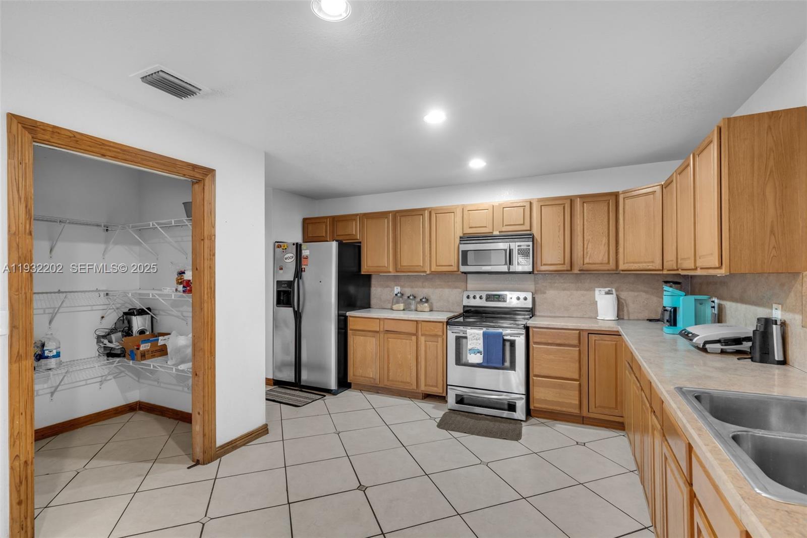 HYDE PARK FIRST SEC - Residential