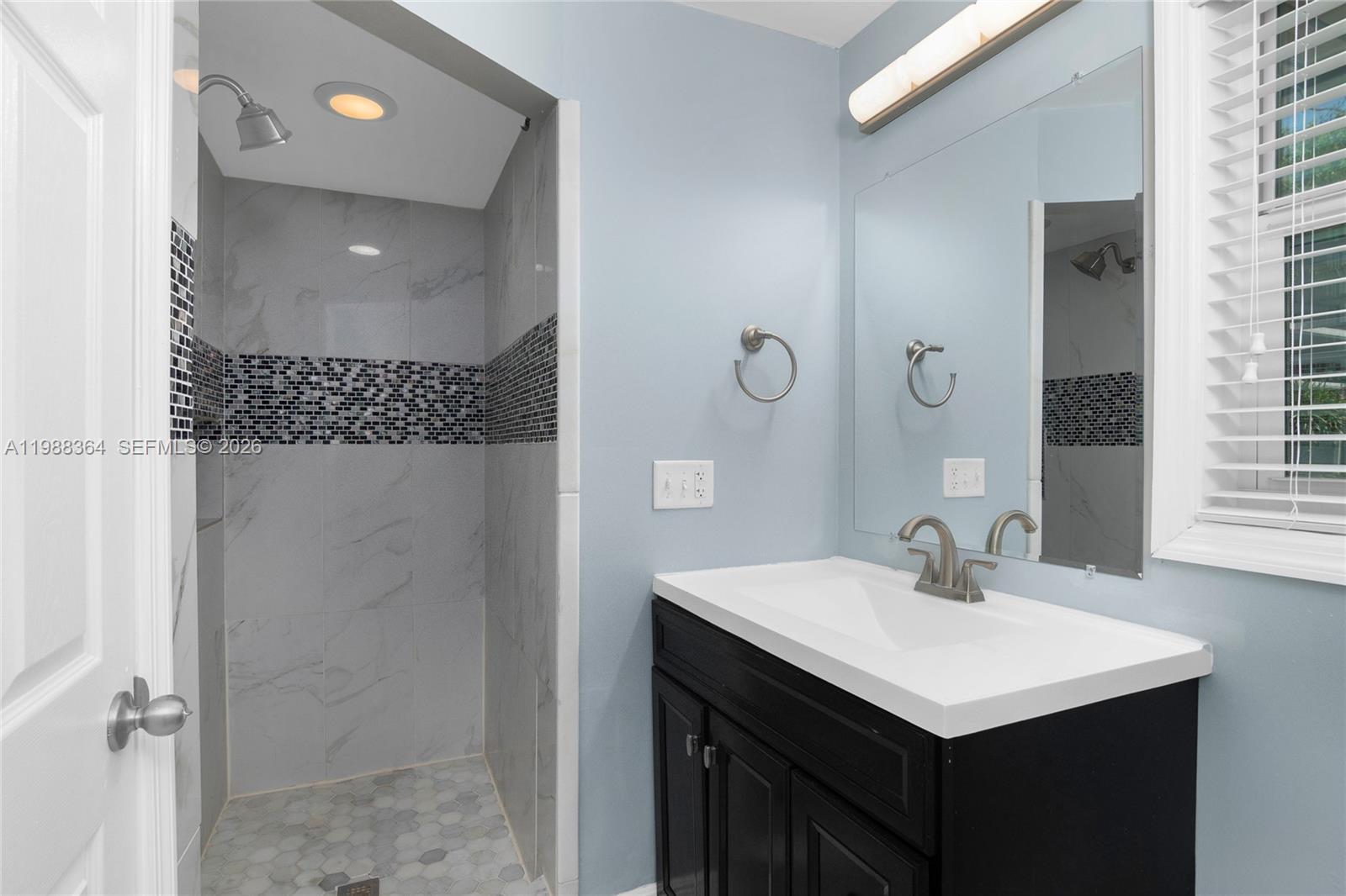 LINDA LOMA - Residential