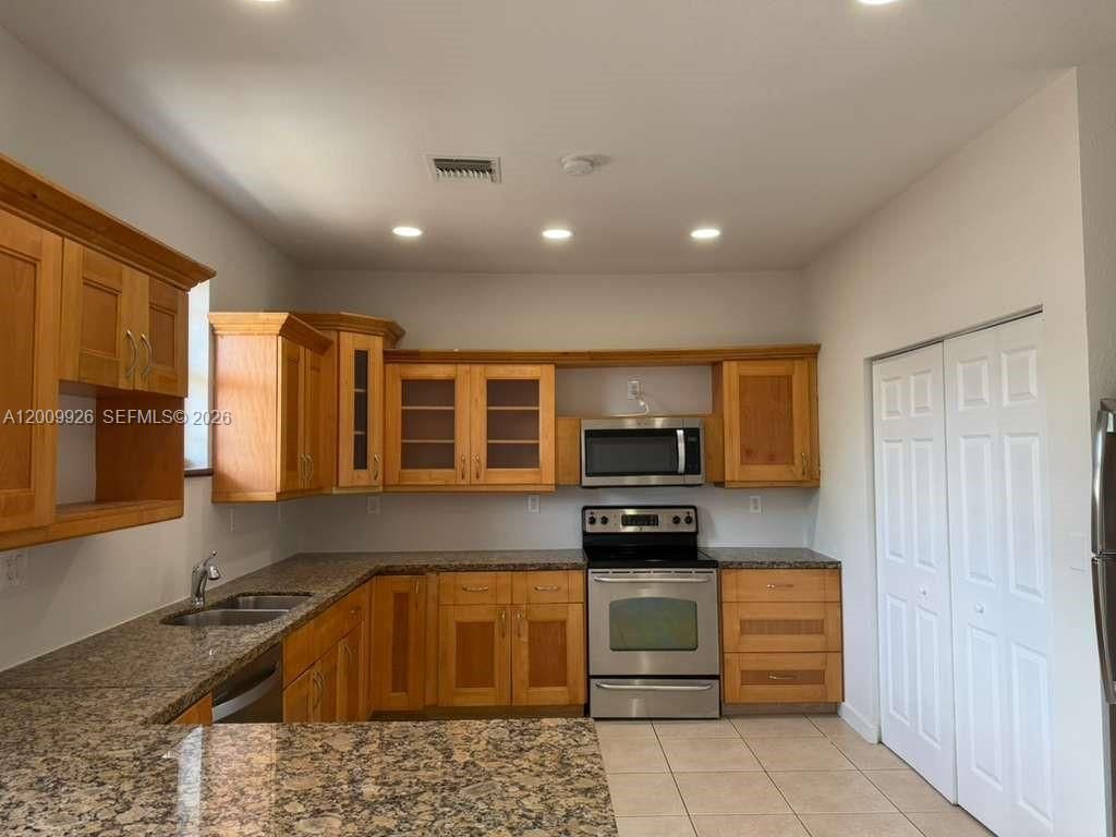 Photo of Hollywood, FL 33020 (MLS # A12009926)