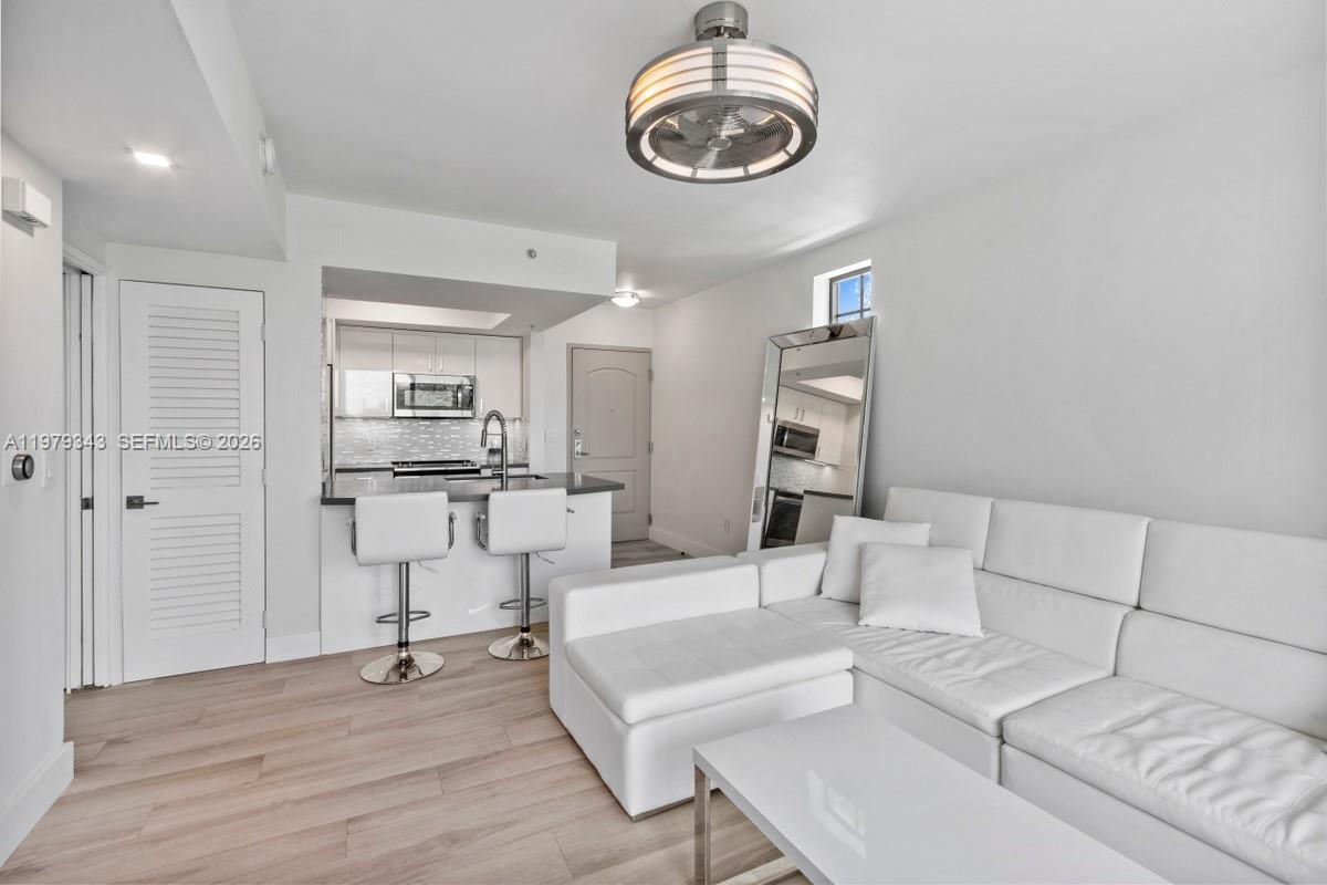 THE COSMOPOLITAN RESIDENC - Residential Lease