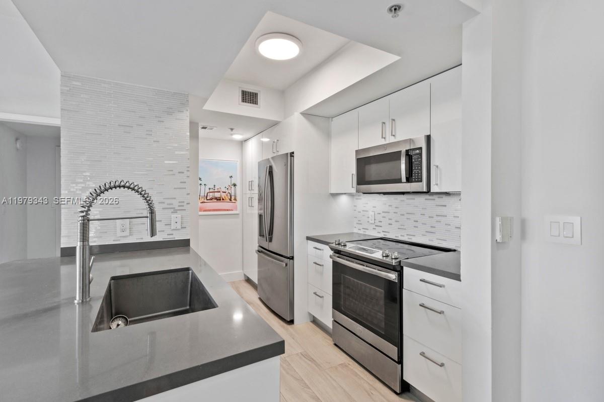 THE COSMOPOLITAN RESIDENC - Residential Lease