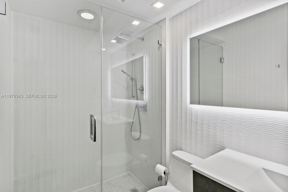 THE COSMOPOLITAN RESIDENC - Residential Lease