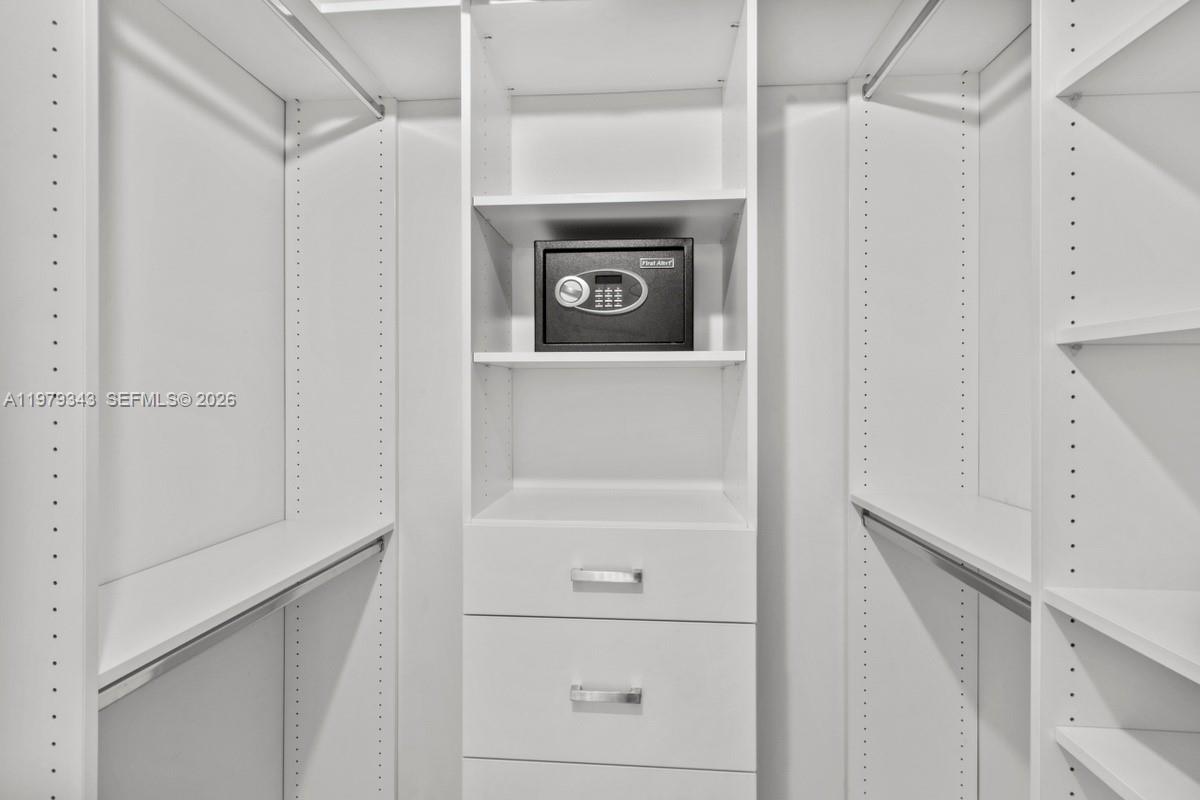 THE COSMOPOLITAN RESIDENC - Residential Lease