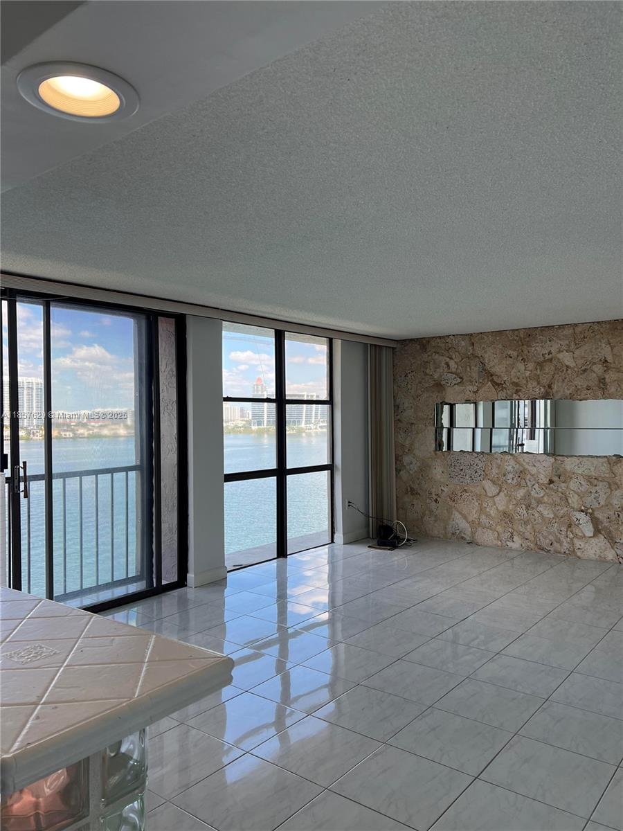17500 N Bay Rd S907
