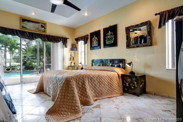 HOLLYWOOD GOLF ESTATES SE - Residential