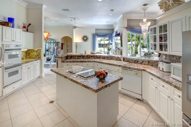 HOLLYWOOD GOLF ESTATES SE - Residential