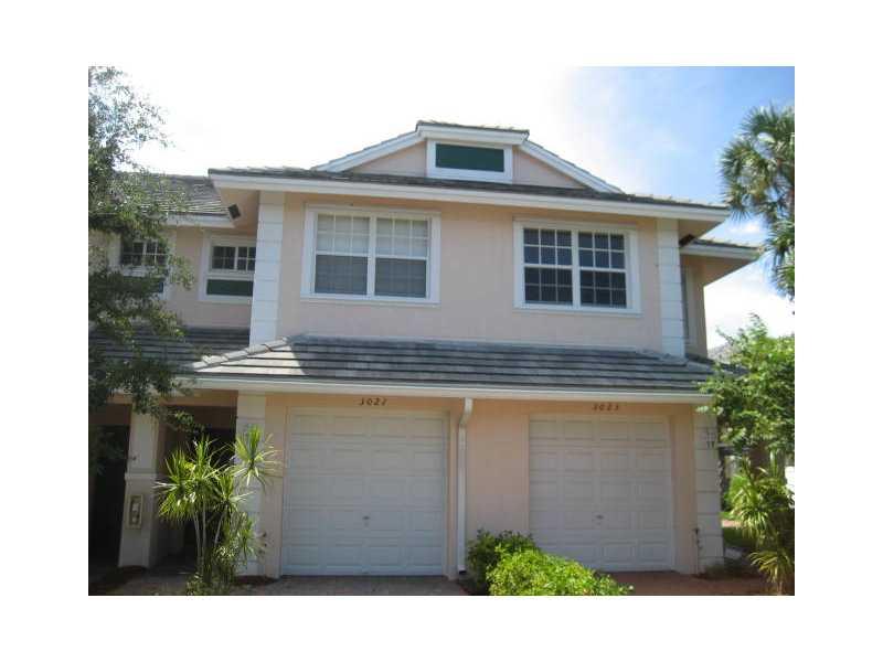 SPECTACULAR TOWNHOME AT OAKLAND PARK, WASHER AND DRYER,ONE CAR SPACIOUS GARAGE. PROPERTY PAID FULL IN CASH. ONLY FIRST MONTH AND SECURITY REQUIRED TO MOVE IN. TENANT HAS TO HAVE A MINIMUM HOUSEHOLD NET INCOME OF $ 3750 VERYFIABLE A MONTH TO GET APPROVED. PLEASE CLICK ON SHOWING ASSIST FOR LOCKBOX COMBINATION. WATER NOT INCLUDED.