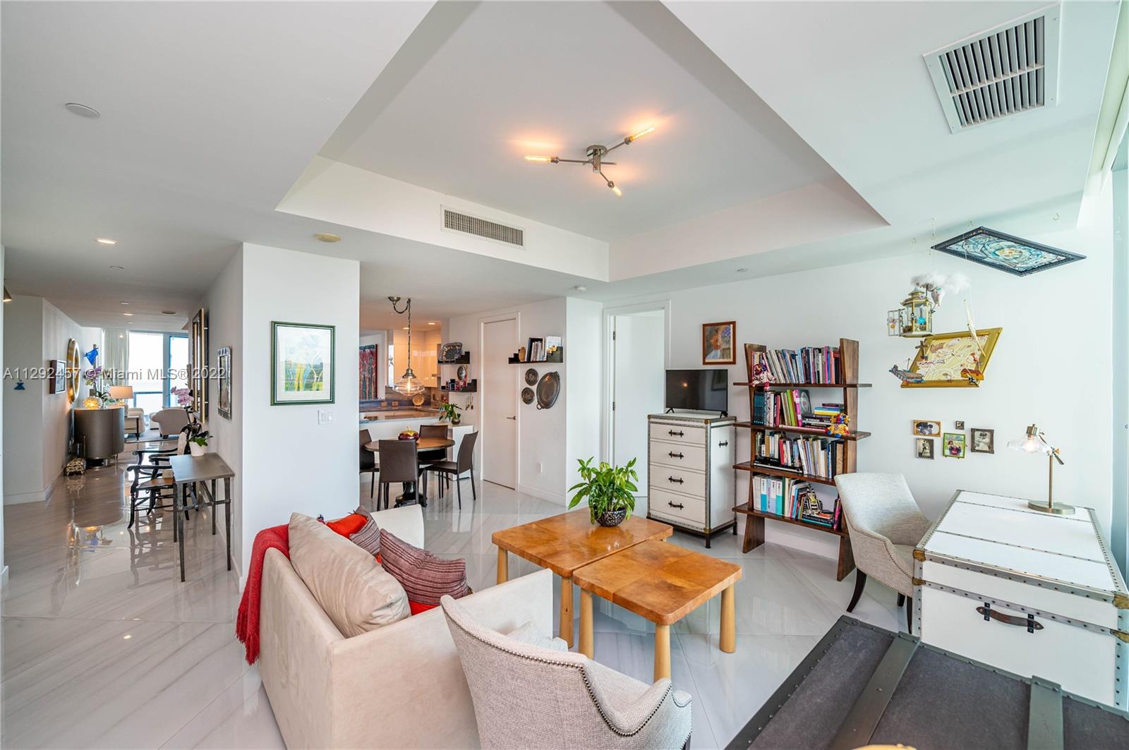 GROVENOR HOUSE CONDO - Residential