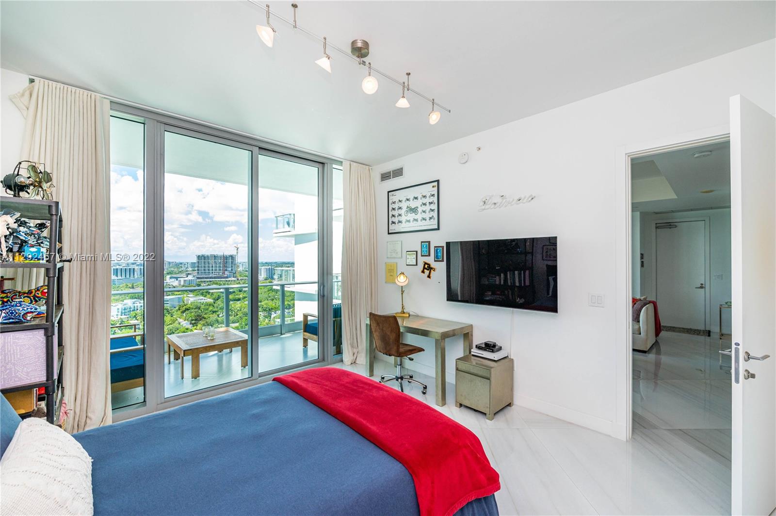 GROVENOR HOUSE CONDO - Residential