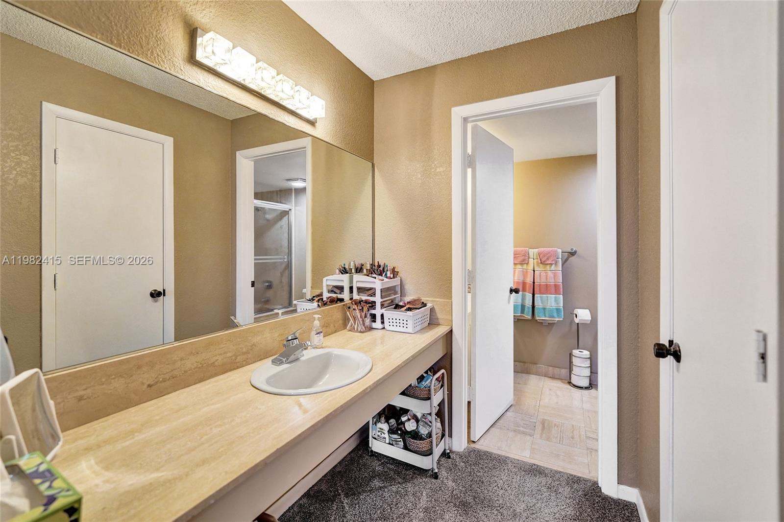 SUMMIT CONDO - Residential