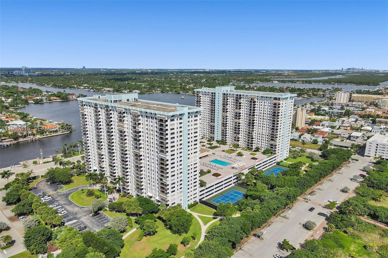 SUMMIT CONDO - Residential