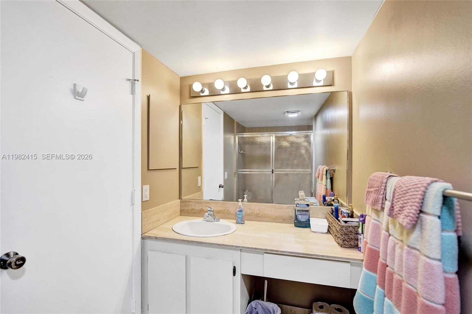 SUMMIT CONDO - Residential