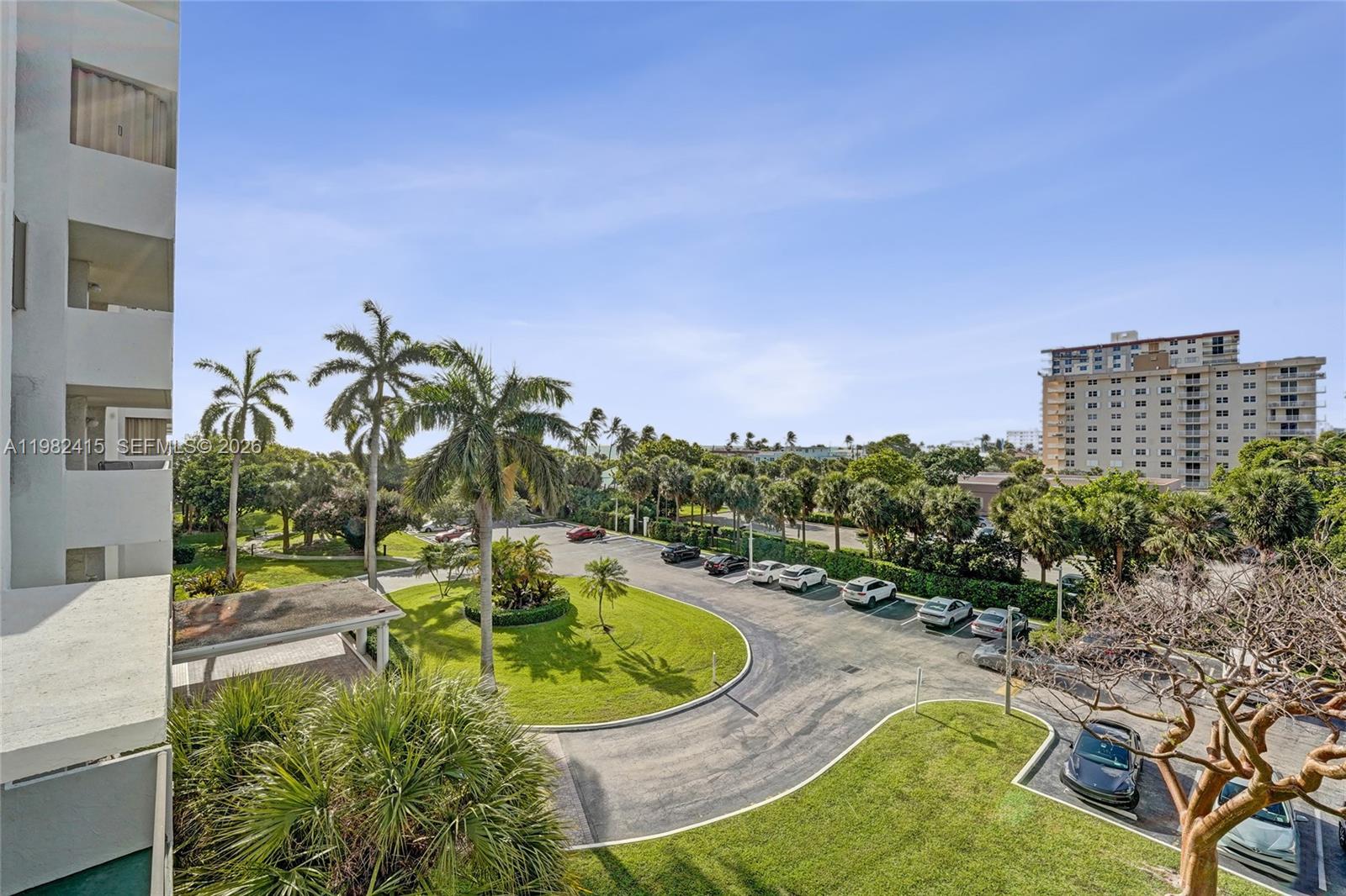 SUMMIT CONDO - Residential