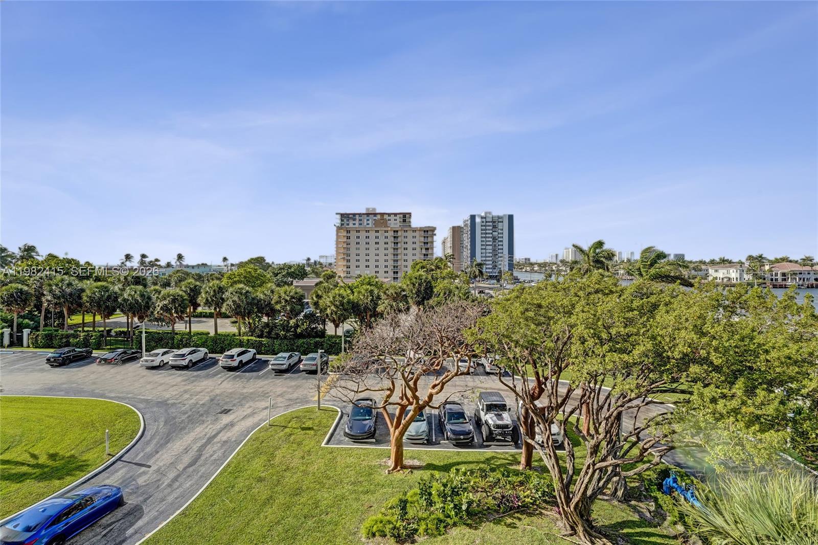 SUMMIT CONDO - Residential