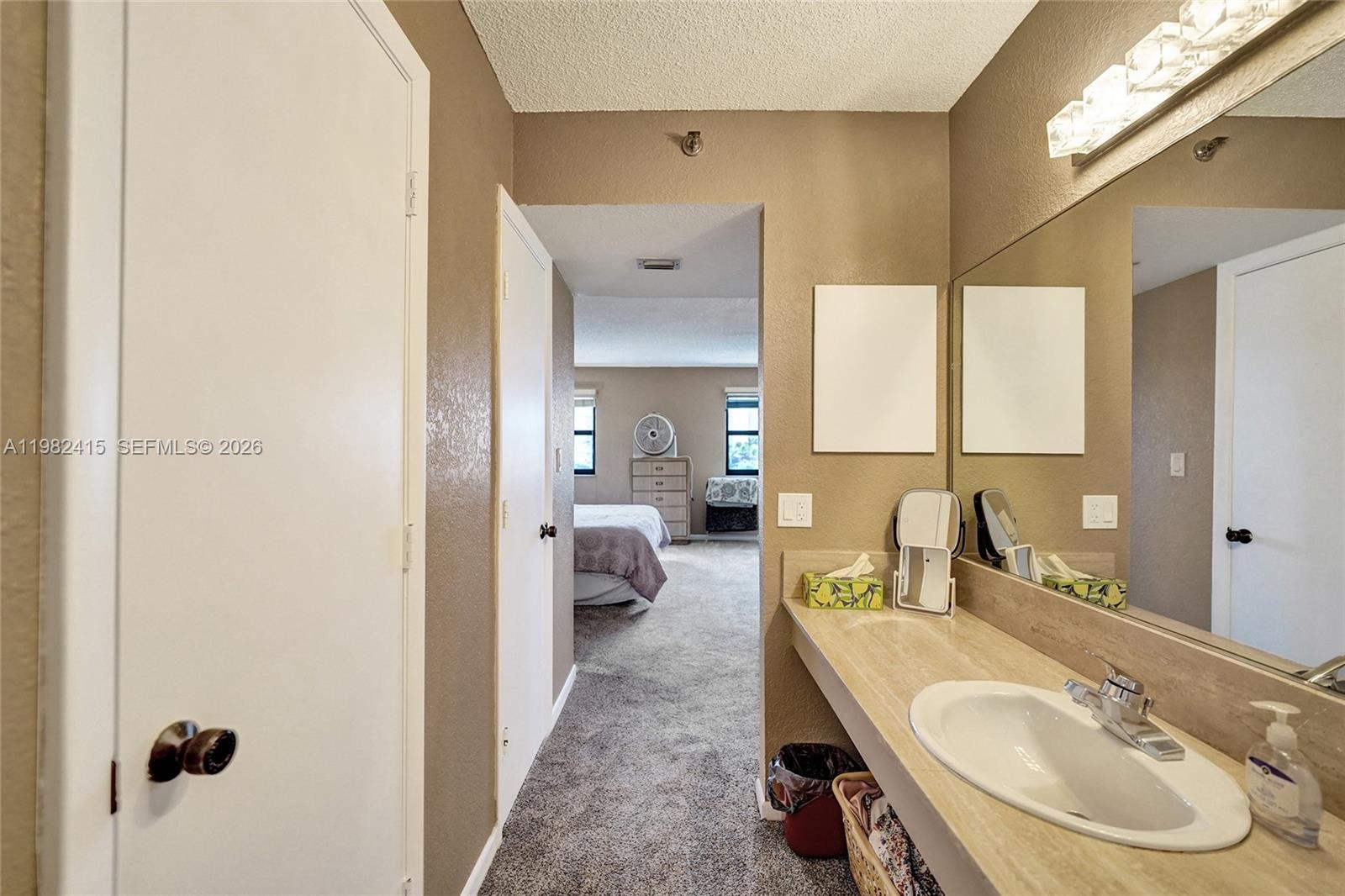 SUMMIT CONDO - Residential