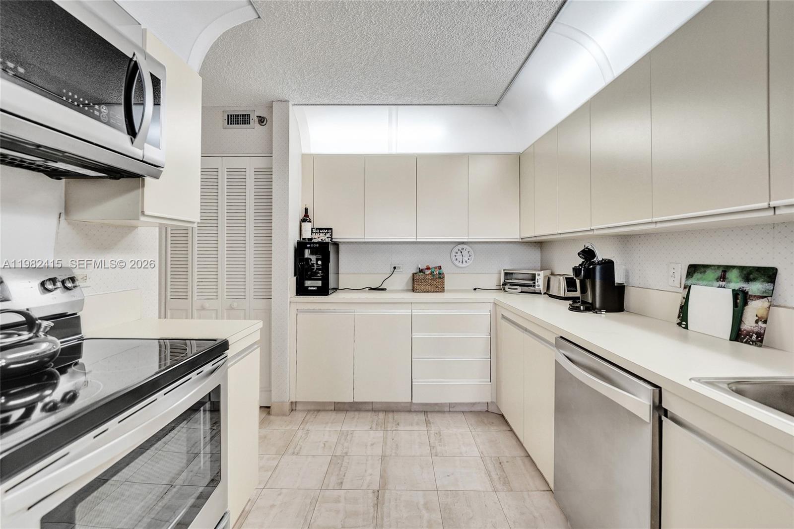 SUMMIT CONDO - Residential