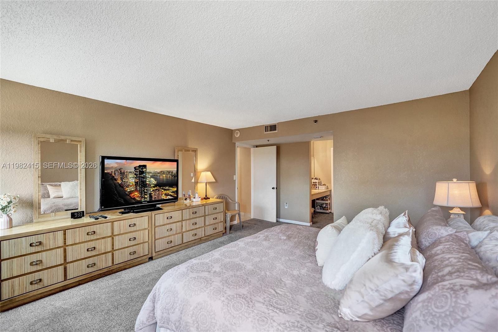 SUMMIT CONDO - Residential
