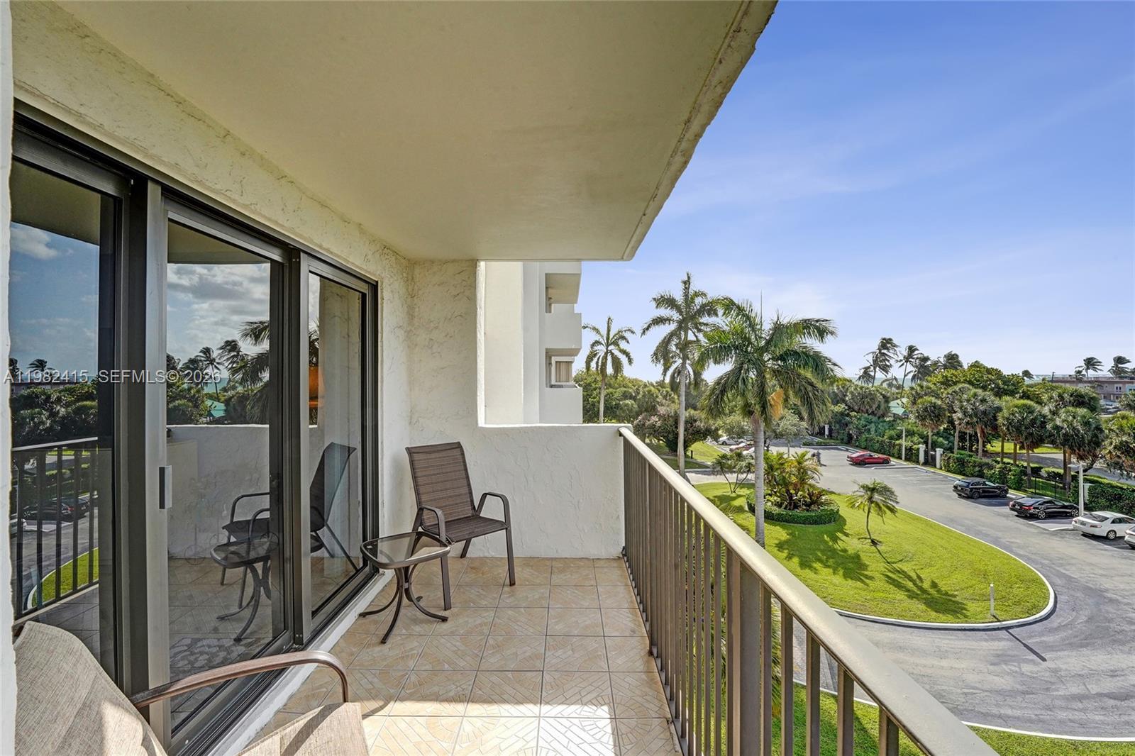 SUMMIT CONDO - Residential