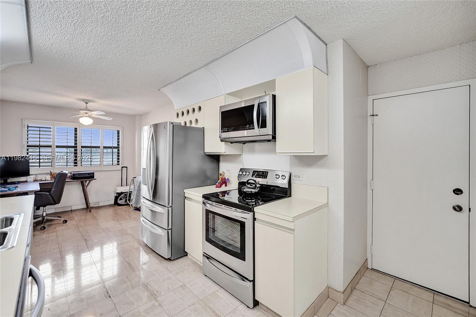 SUMMIT CONDO - Residential