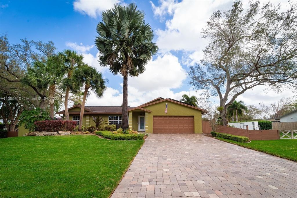 Photo of 4930 SW 201st Ter, Southwest Ranches, FL 33332 (MLS # A11355510)