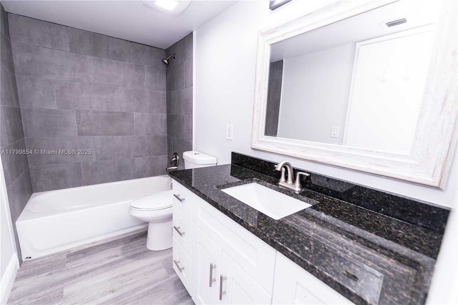 LAVERS DELRAY RACQUET CLU - Residential Lease