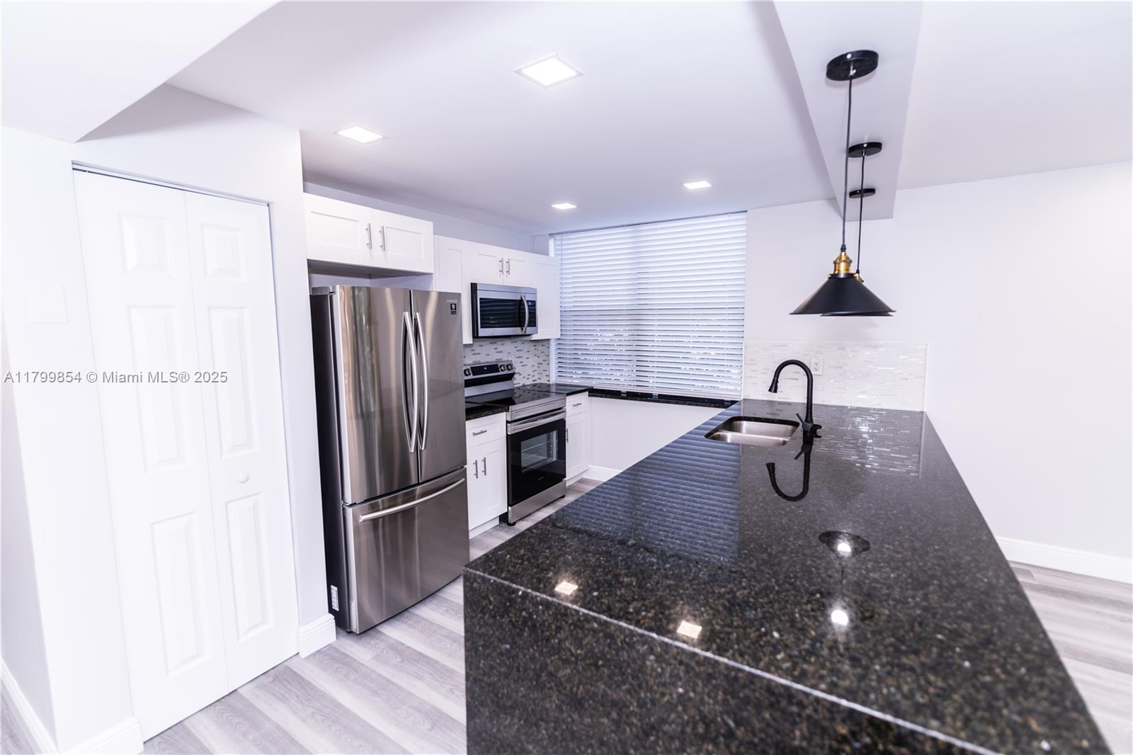 LAVERS DELRAY RACQUET CLU - Residential Lease
