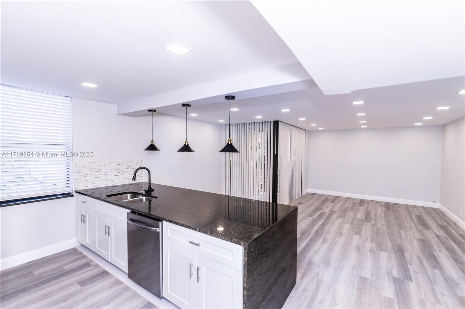 LAVERS DELRAY RACQUET CLU - Residential Lease