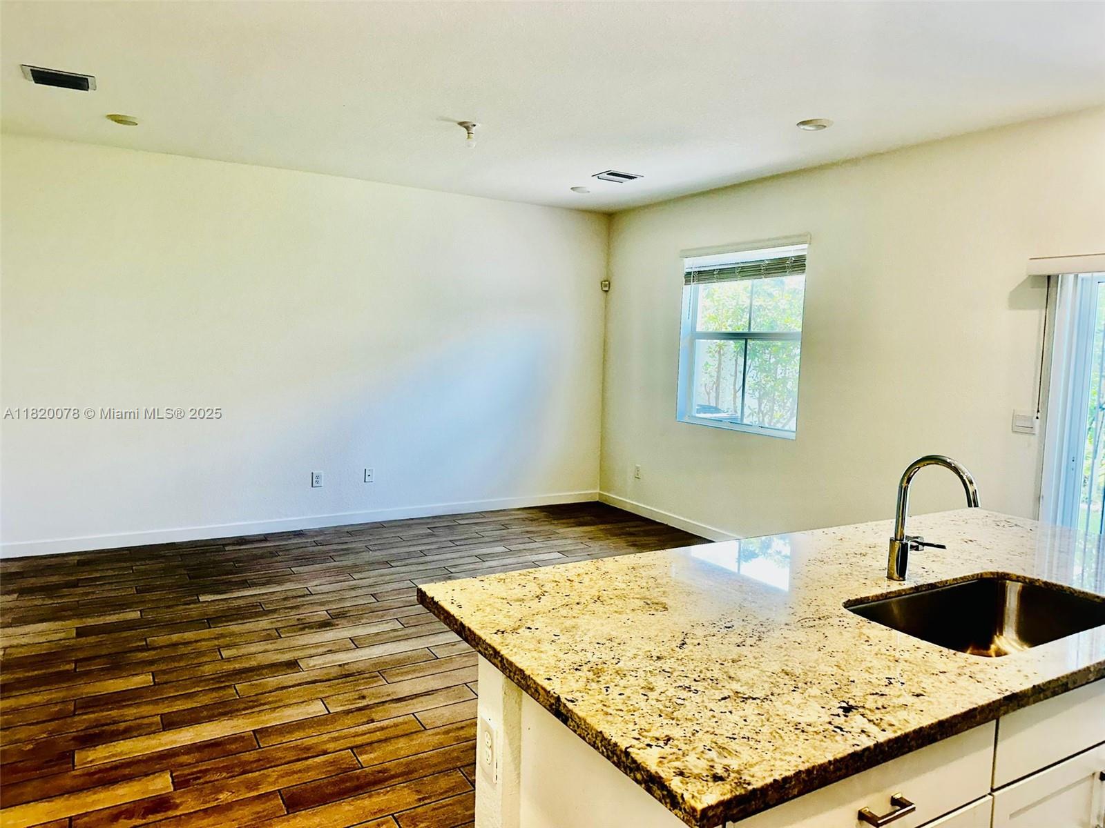 1672 SE 8th Ave, Homestead, FL, 33034/$450,000 3 1672 SE 8th Ave